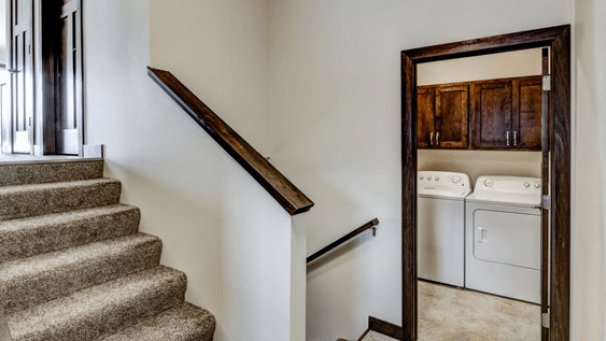 Mid-Level Stairs & Laundry Room